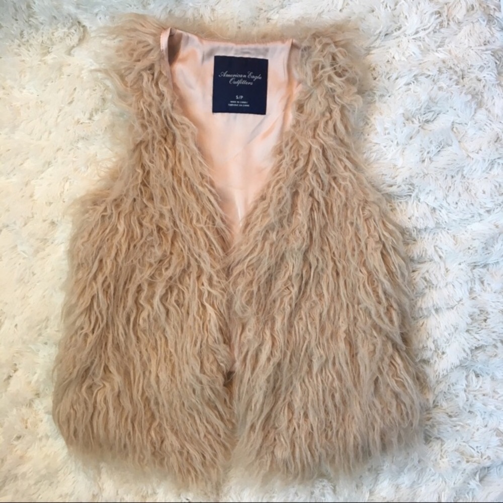 American Eagle Faux fur vest- small